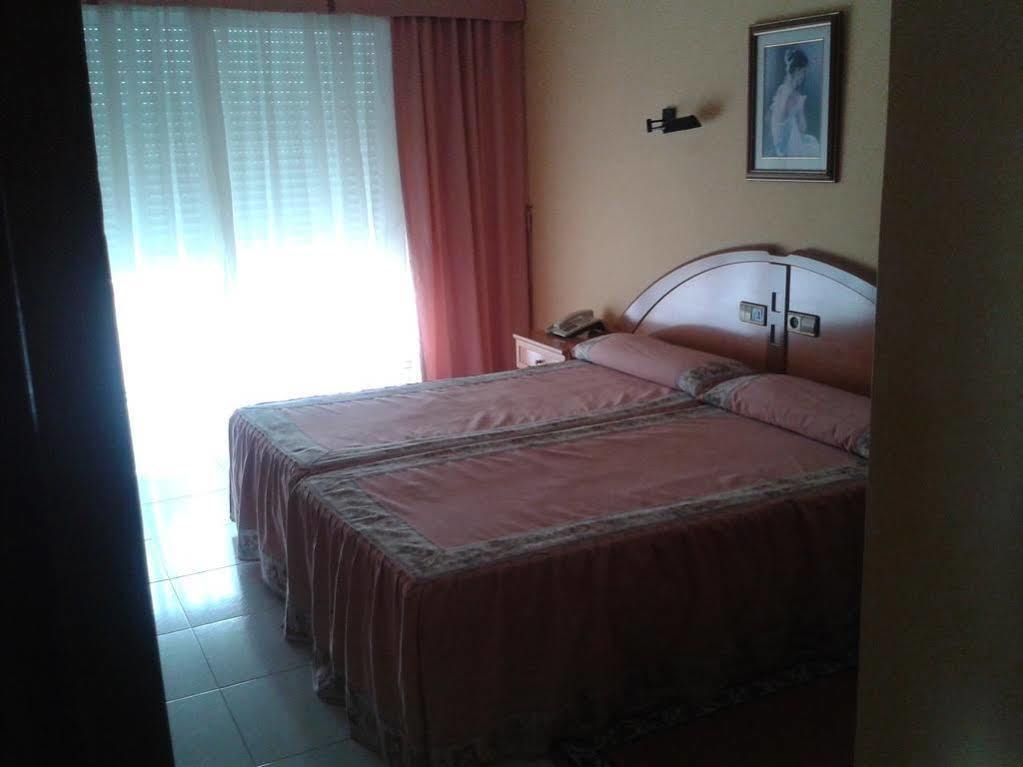 Hotel Paraiso Del Marisco Эль-Грове Экстерьер фото